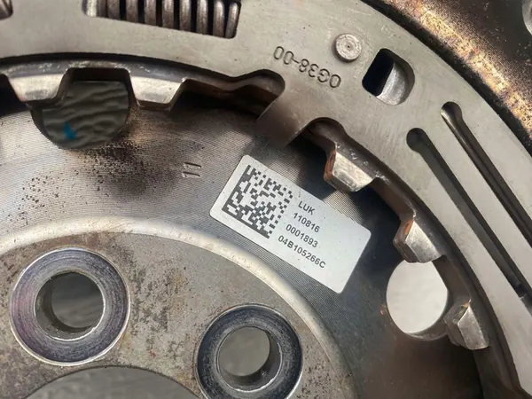 Volante bimassa SKODA FABIA III 1.4 TDI OEM 04B105266C image 5