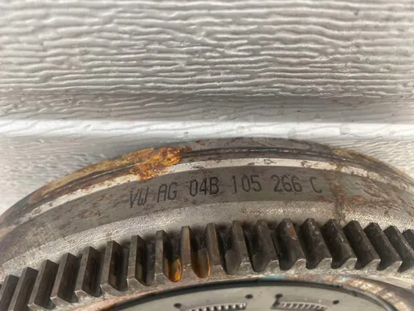 Volante bimassa SKODA FABIA III 1.4 TDI OEM 04B105266C image 6