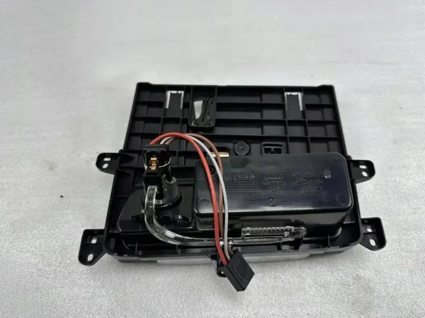 Audi Q7 4M 2018 kojetaulu tuhkakuppi OEM 4M1863273 image 3