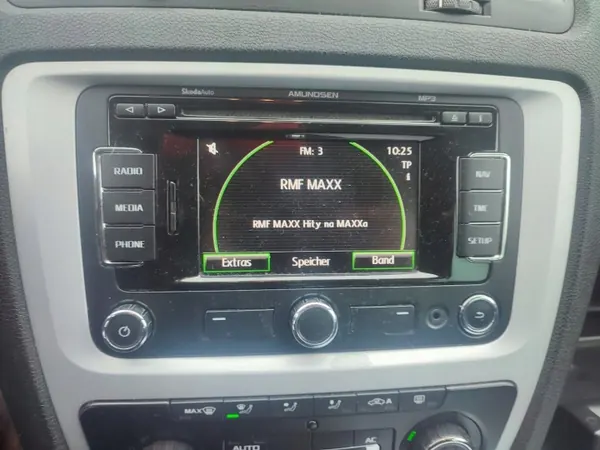 Radio Navigation OEM 3T0035191A pour Skoda Octavia II image 2