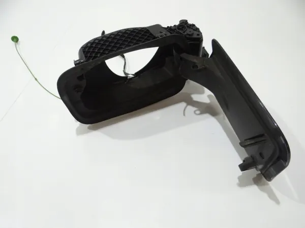BMW X3 F25 Polttoainelukon aktuaattori OEM 7213035 image 6