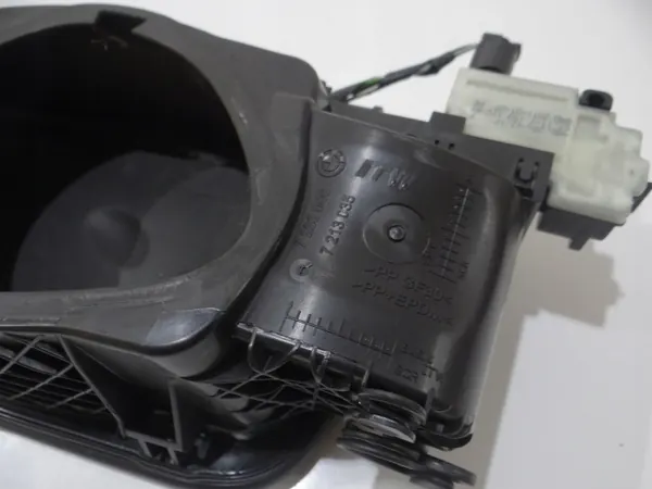 BMW X3 F25 Polttoainelukon aktuaattori OEM 7213035 image 7