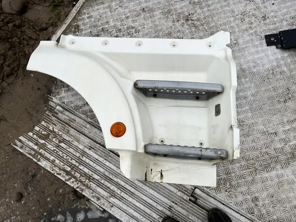 MAN TGA/TGX cabinetrede OEM 81615100542 - Gebruikt image 2
