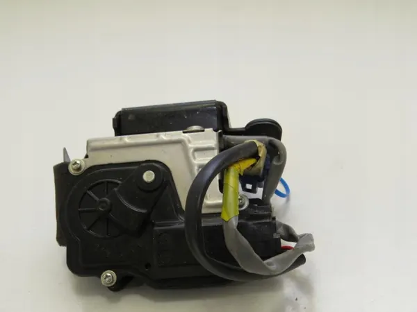 Takaluukun lukko OEM 360169877 Toyota Avensis T25 image 6