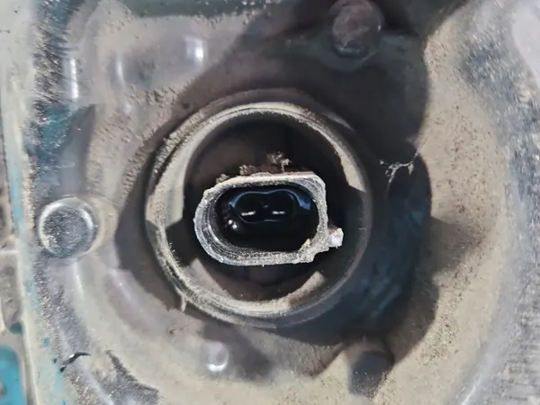 Käytetty AdBlue-säiliö OEM 5R3131965 VW Caddy:lle image 4