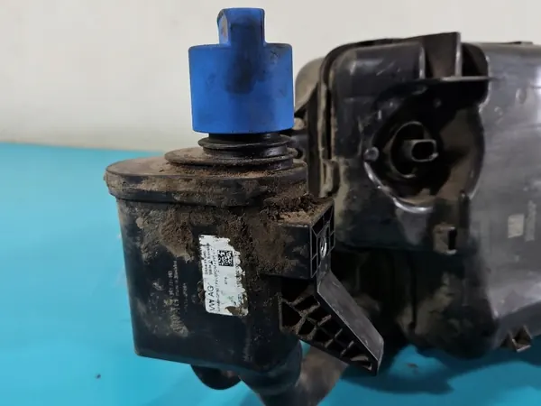 Käytetty AdBlue-säiliö OEM 5R3131965 VW Caddy:lle image 5