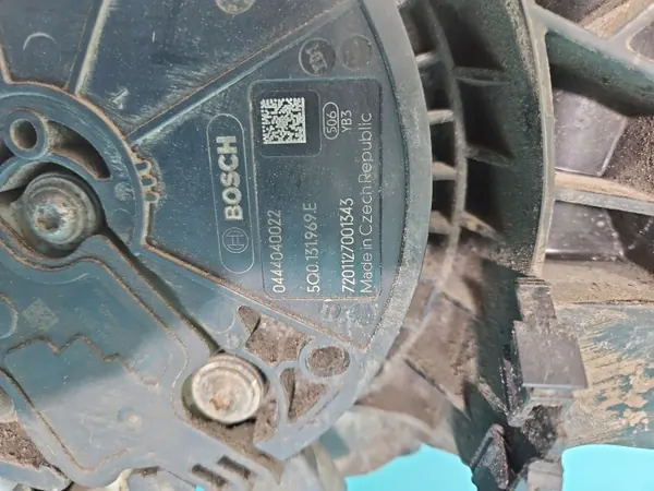 Käytetty AdBlue-säiliö OEM 5R3131965 VW Caddy:lle image 8