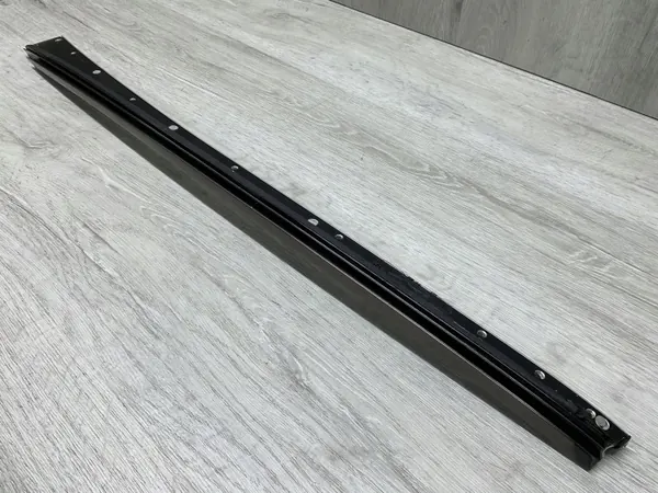 OEM 1296900139 Linke Frontscheiben-Säulenleiste image 3