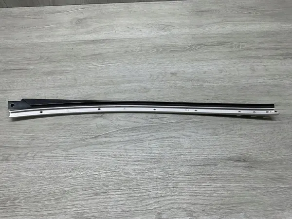 OEM 1296900139 Linke Frontscheiben-Säulenleiste image 7