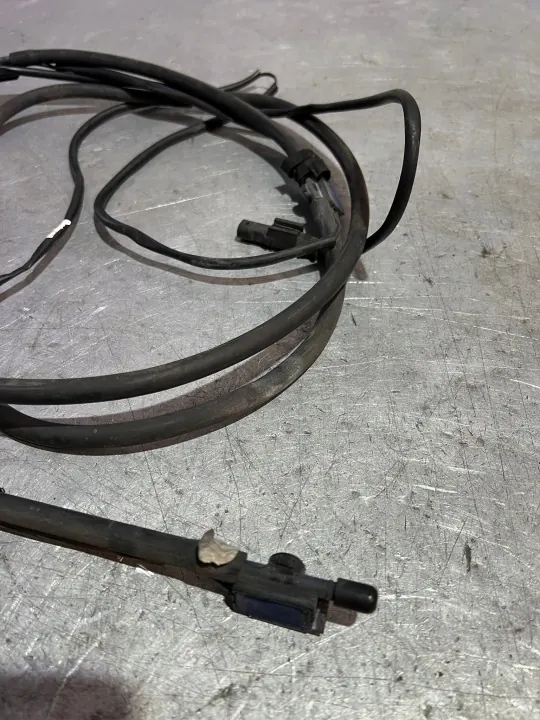 Mercedes S W221 Tuulilasinpesun suutinsauma OEM A2218600192 image 3