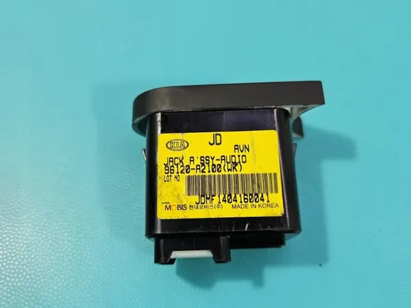 Prise USB OEM 96120-A2100 pour Kia Ceed II 2012-2018 image 3