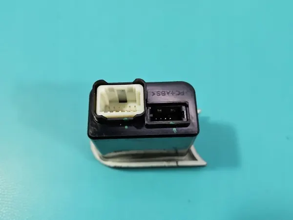 Prise USB OEM 96120-A2100 pour Kia Ceed II 2012-2018 image 4