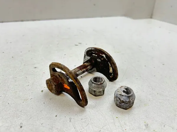 Boulon d'alignement de suspension avant Cadillac Escalade IV 2018 MAM79967 image 1