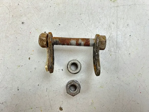 Boulon d'alignement de suspension avant Cadillac Escalade IV 2018 MAM79967 image 3