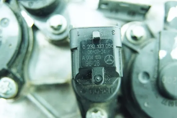 Right Timing Cover Sensors Set - Mercedes SL R230 image 2