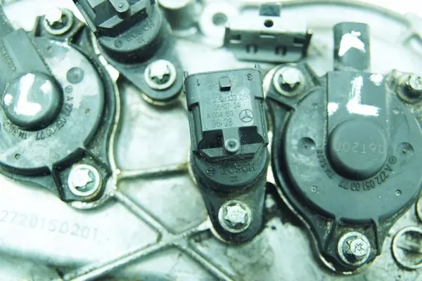 Right Timing Cover Sensors Set - Mercedes SL R230 image 3