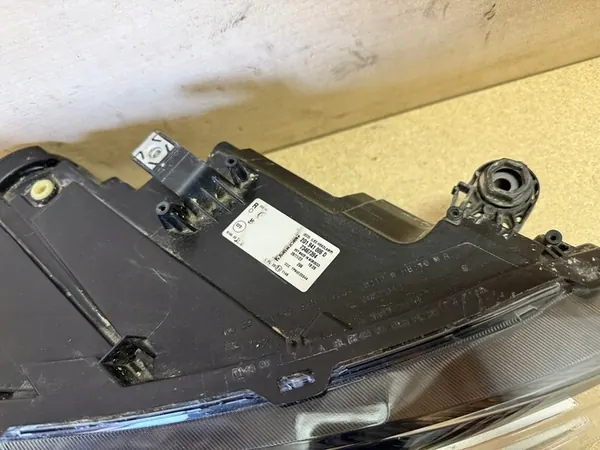 VW Volkswagen Polo 2G Lift Oikea Etuvalo Full LED image 5