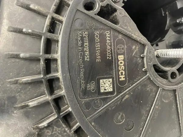 Tanque AdBlue Skoda OEM 5WA131877E - Usado image 4