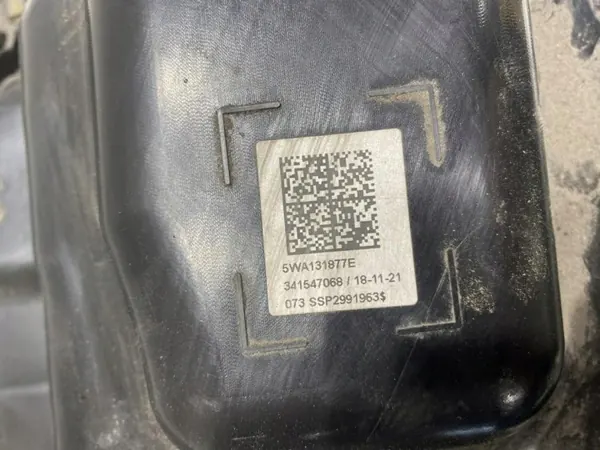 Tanque AdBlue Skoda OEM 5WA131877E - Usado image 5