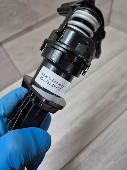 Porsche 991 linke Spiegelbasis OEM 99173121908 image 5
