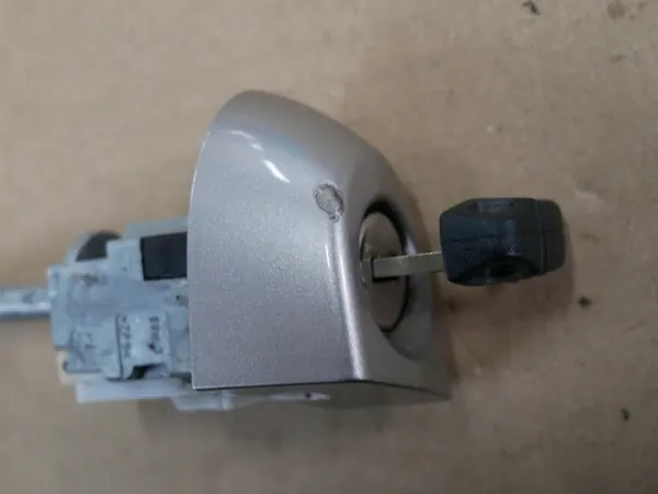 Insert de serrure BMW X1 E84 avant gauche OEM A72 image 4