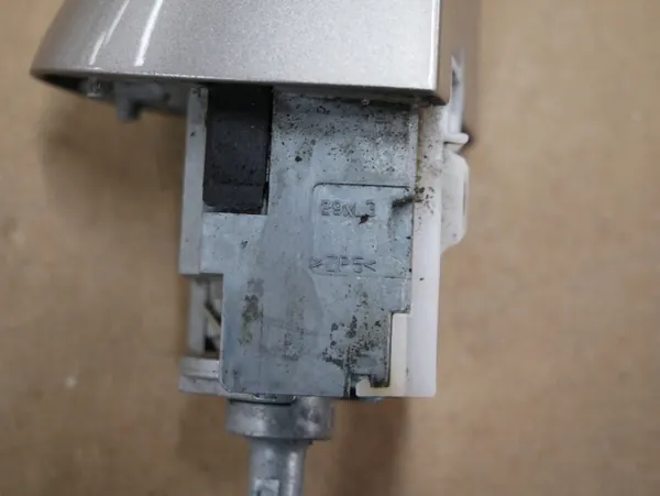 Insert de serrure BMW X1 E84 avant gauche OEM A72 image 8
