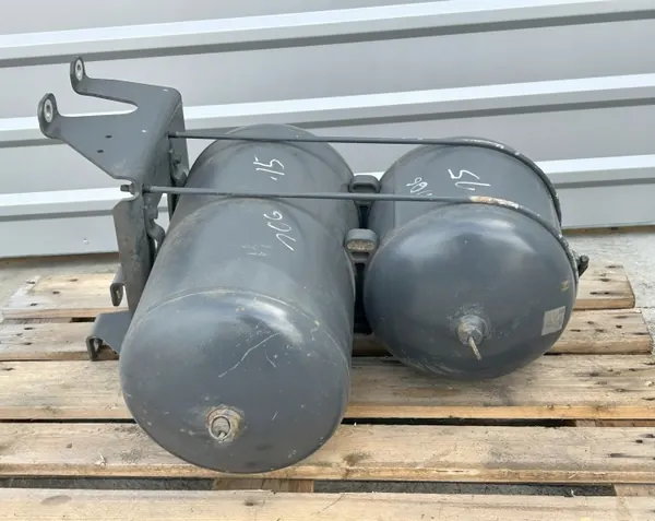Juego Depósitos Aire DAF OEM 1696171+1953423 36L+20L image 10