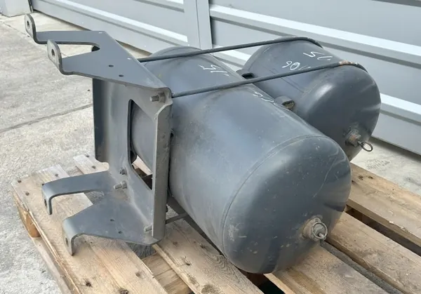 Juego Depósitos Aire DAF OEM 1696171+1953423 36L+20L image 6