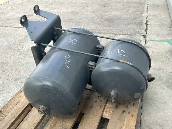 Juego Depósitos Aire DAF OEM 1696171+1953423 36L+20L image 7