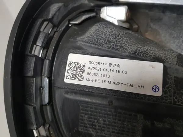KIA OEM 86662F1510 Terminal Escape Direito - Usado image 4