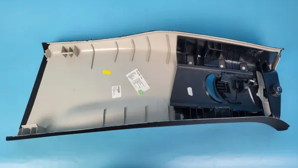 Mercedes B-pilarin kansi OEM A2956907202 Oikea puoli image 10