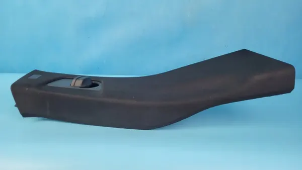 Mercedes B-pilarin kansi OEM A2956907202 Oikea puoli image 6