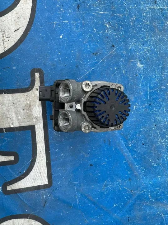 Mercedes Actros Jarruventtiili OEM A0044314806 image 3