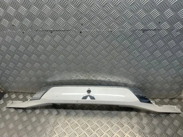 Mitsubishi OE 5817A265 Moldura Maletero Usado image 2