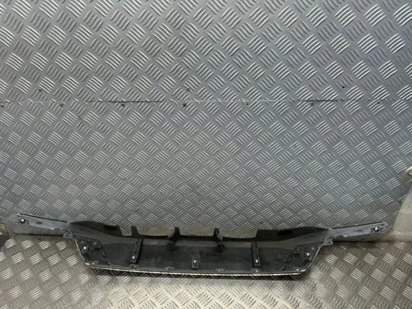 Mitsubishi OE 5817A265 Moldura Maletero Usado image 3