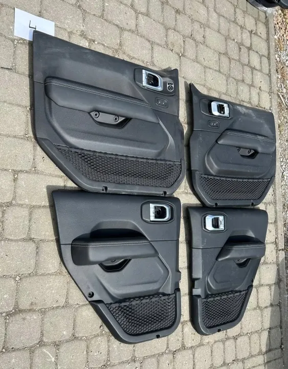 Jeep Wrangler JL Oven Verhoilupaneeli OEM BOCZEKDRZWIJLKOMPLET4 image 3