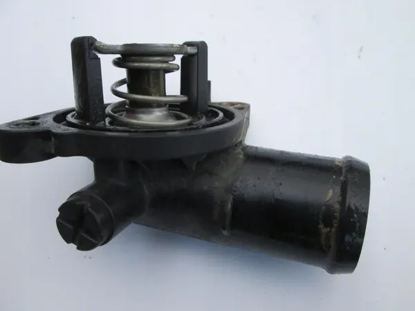 CHRYSLER TOWN COUNTRY 11- 3.6 Carcasa del Termostato image 4