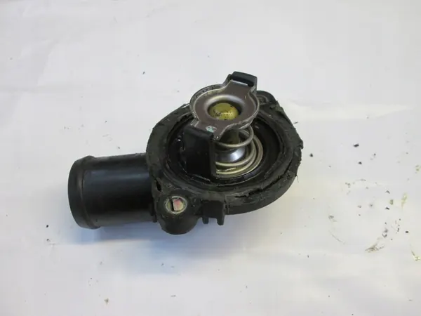 CHRYSLER TOWN COUNTRY 11- 3.6 Carcasa del Termostato image 9