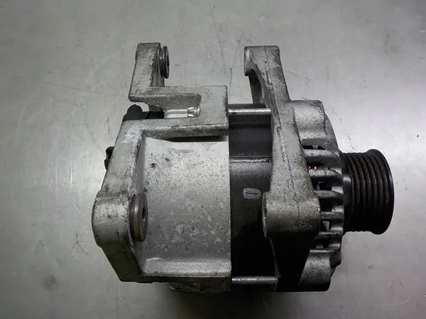 OPEL ASTRA J 1.6 B Vaihtovirtageneraattori 13579667 image 2