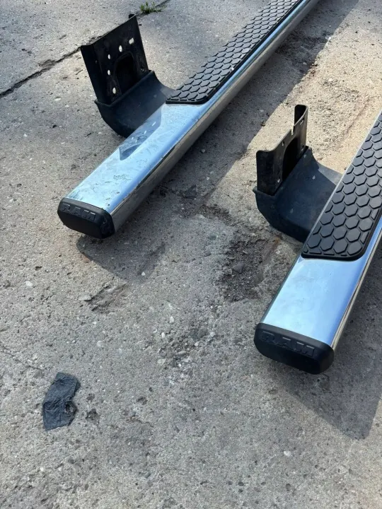 OEM BN sivuportaat Dodge RAM 1500 2019+ image 3