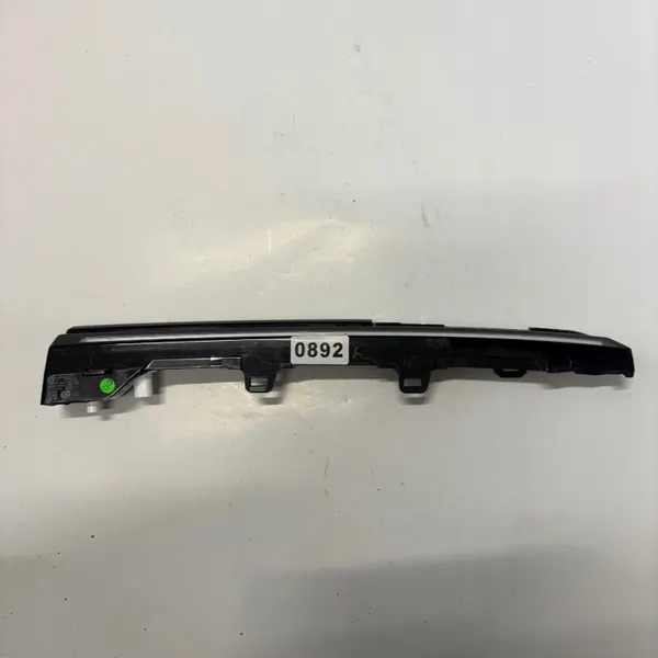 VW Golf 8 Bande LED Grille Droite OEM 5H0941654E image 6