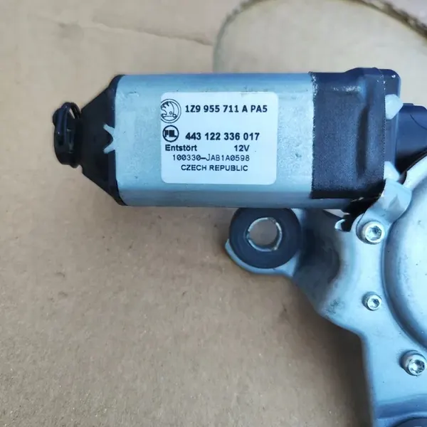 Motor do limpa-vidros traseiro Skoda Octavia II OEM 1Z9955711A image 3