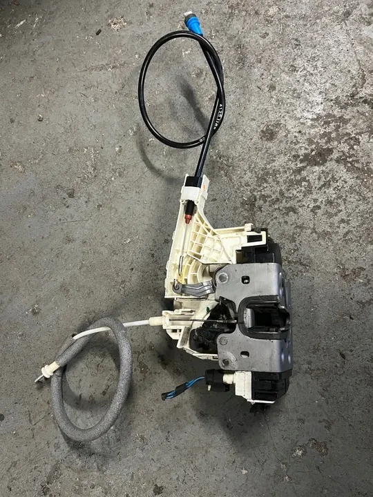 MERCEDES BENZ SPRINTER W906 2.2CDI Rear Door Lock image 3