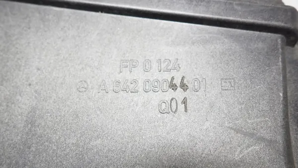 Mercedes ilmansuodatin kotelo oikea A6420904401 image 5