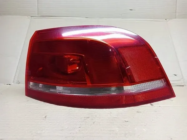 Lámpara trasera izquierda derecha VW Passat B7 Kombi image 2