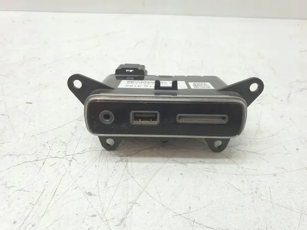 Connecteur USB SD Carte OEM 68289895AA pour Dodge image 2