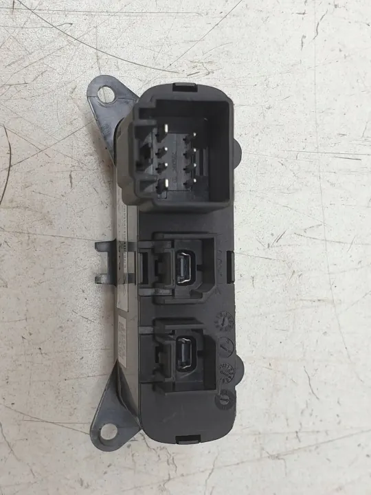 Connecteur USB SD Carte OEM 68289895AA pour Dodge image 4