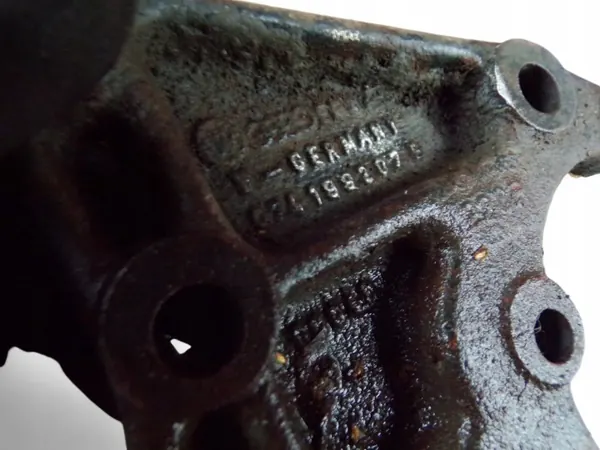 Soporte de bomba dirección VW OEM 074199207B image 3