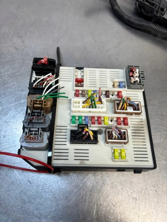 BSI Module Renault Laguna III 3 284B68744R image 2