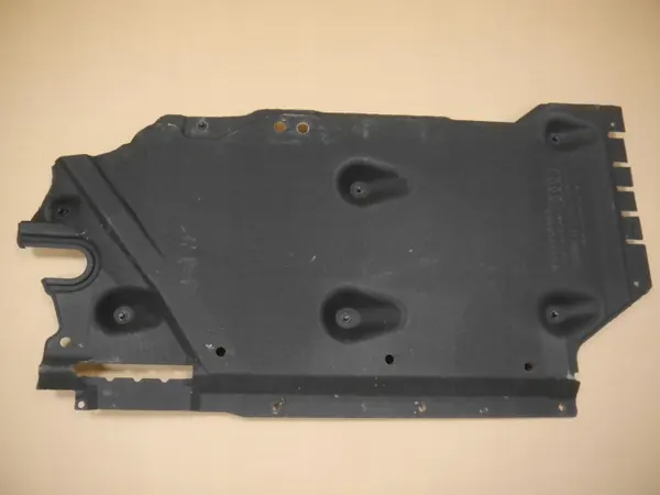 Audi TT 8S oikea alustansuojus OEM 8S0825202B image 3